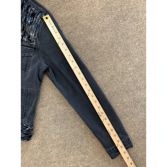 Levis Jacket Womens M Denim Embellished Trucker Lightly Distressed Button Up - Picture 6 of 10